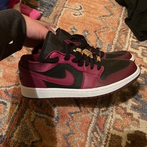 Maroon Jordan Low tops Never Worn